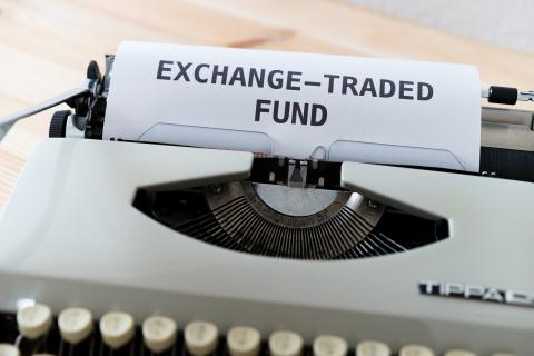 ETF (Exchange -Traded Fund)